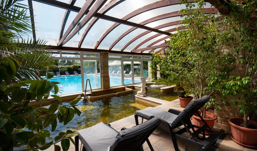 Nyerges Hotel Term�l Monor - M�rcius 15. 