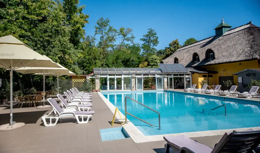 Nyerges Hotel Term�l Monor - M�rcius 15. 