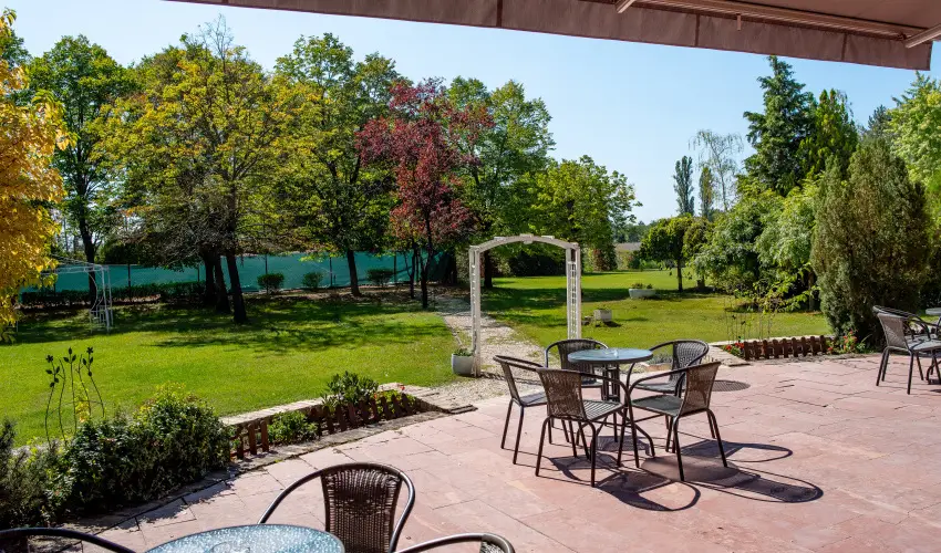 Nyerges Hotel Term�l Monor - M�rcius 15. 