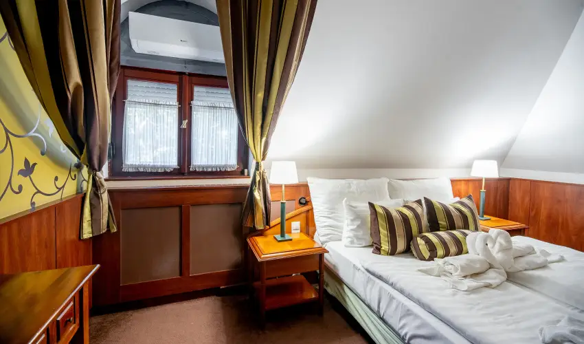 Nyerges Hotel Term�l Monor - M�rcius 15. 