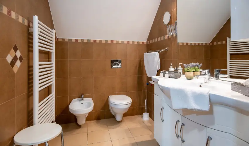 Nyerges Hotel Term�l Monor - M�rcius 15. 