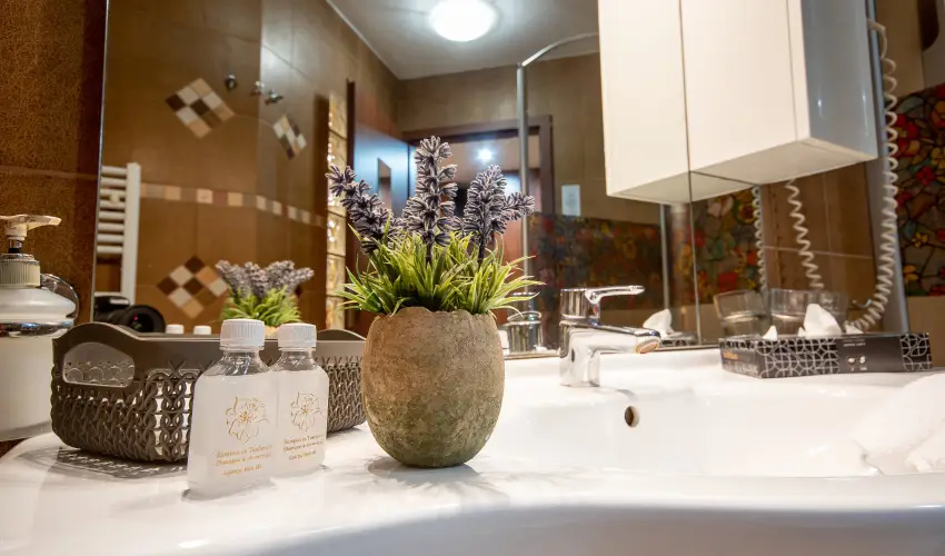 Nyerges Hotel Term�l Monor - M�rcius 15. 