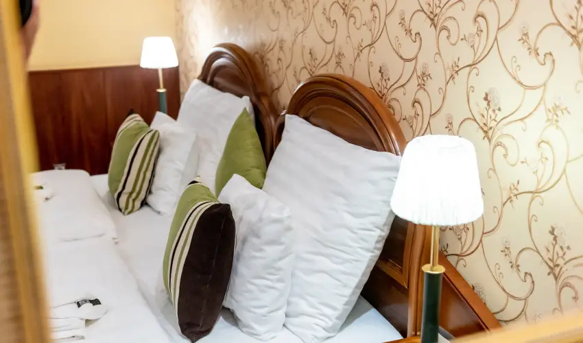 Nyerges Hotel Term�l Monor - M�rcius 15. 