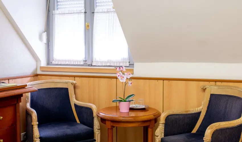 Nyerges Hotel Term�l Monor - M�rcius 15. 