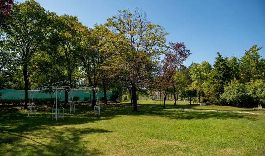 Nyerges Hotel Term�l Monor - M�rcius 15. 