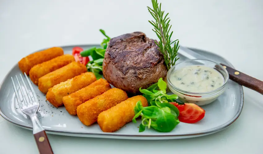 Nyerges Hotel Term�l Monor - M�rcius 15. 