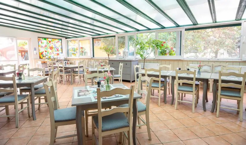 Nyerges Hotel Term�l Monor - M�rcius 15. 