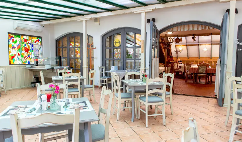 Nyerges Hotel Term�l Monor - M�rcius 15. 