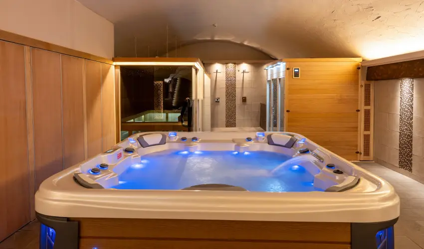 O�zis Hotel  Nagykanizsa - M�rcius 15. 