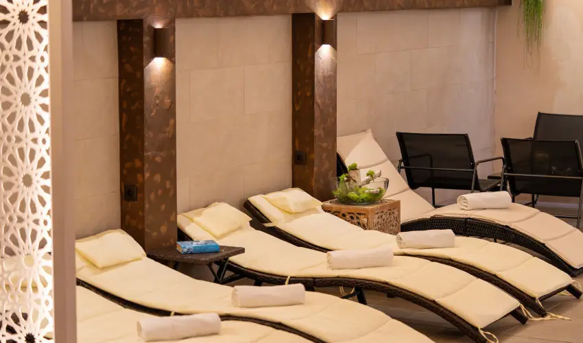 O�zis Hotel  Nagykanizsa - M�rcius 15. 