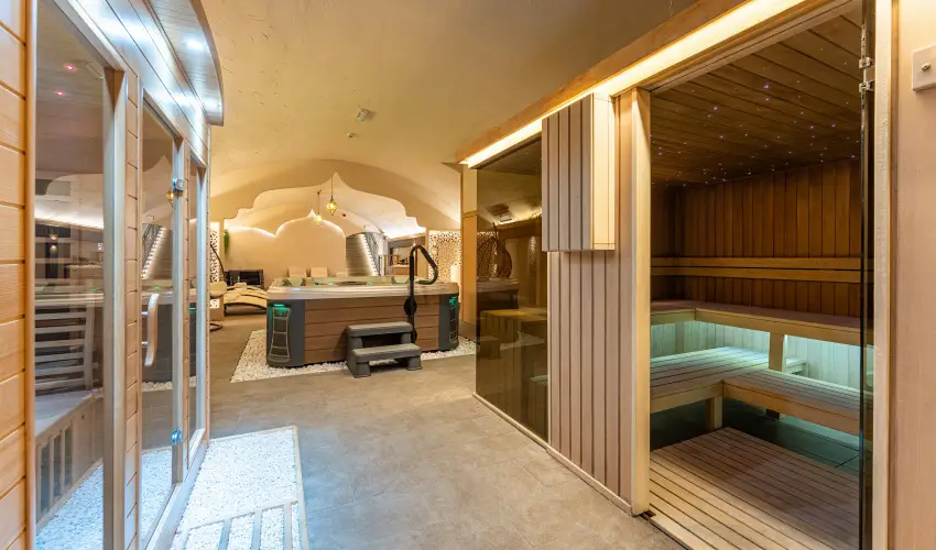 O�zis Hotel  Nagykanizsa - M�rcius 15. 