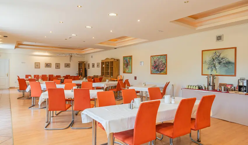 O�zis Hotel  Nagykanizsa - M�rcius 15. 