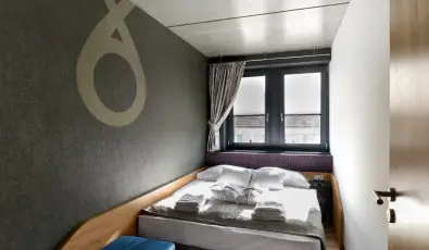 Onyx Luxury S�rv�r S�rv�r