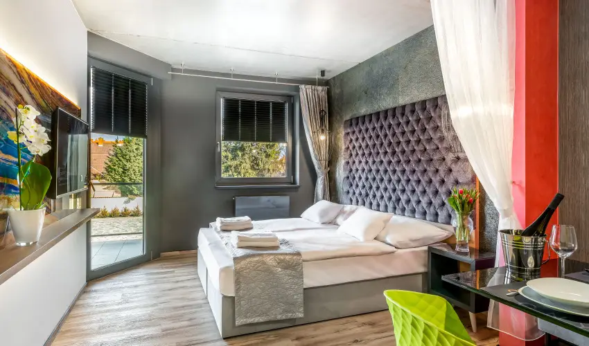 Onyx Luxury S�rv�r S�rv�r - M�rcius 15. - teljes el�refizet�ssel