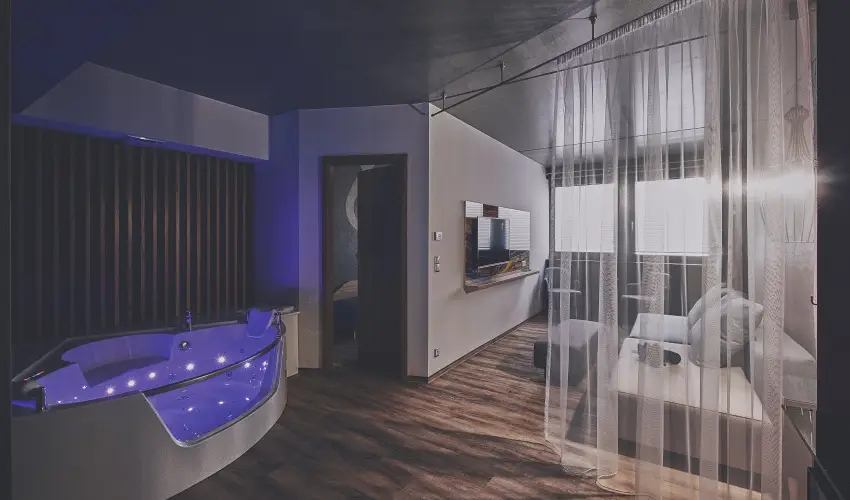 Onyx Luxury S�rv�r S�rv�r - M�rcius 15. - teljes el�refizet�ssel