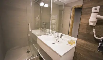 Onyx Luxury S�rv�r S�rv�r
