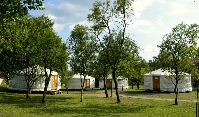 �r�ll� Szer Jurtasz�ll�s �riszentp�ter - M�rcius 15.
