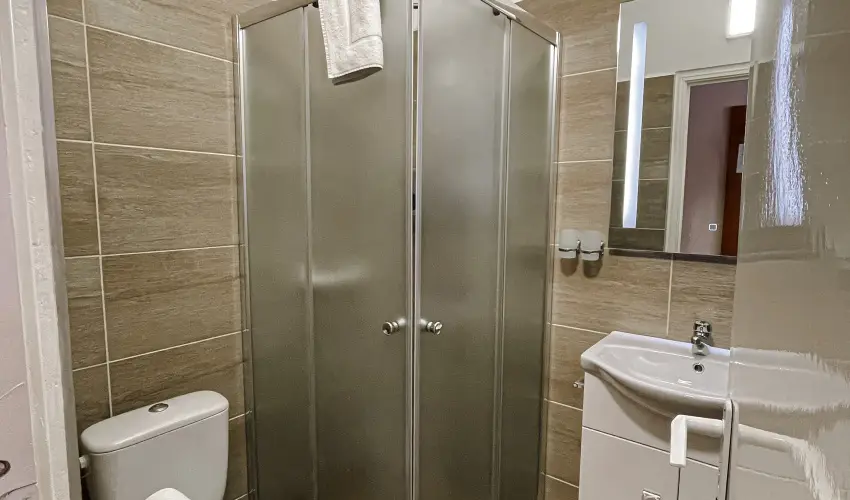 �reg-t� Hotel Tata - M�rcius 15. 