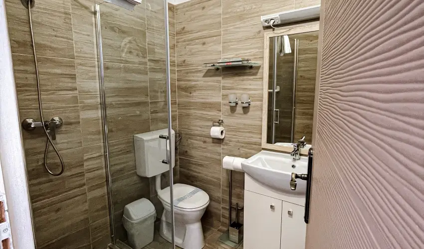 �reg-t� Hotel Tata - M�rcius 15. 