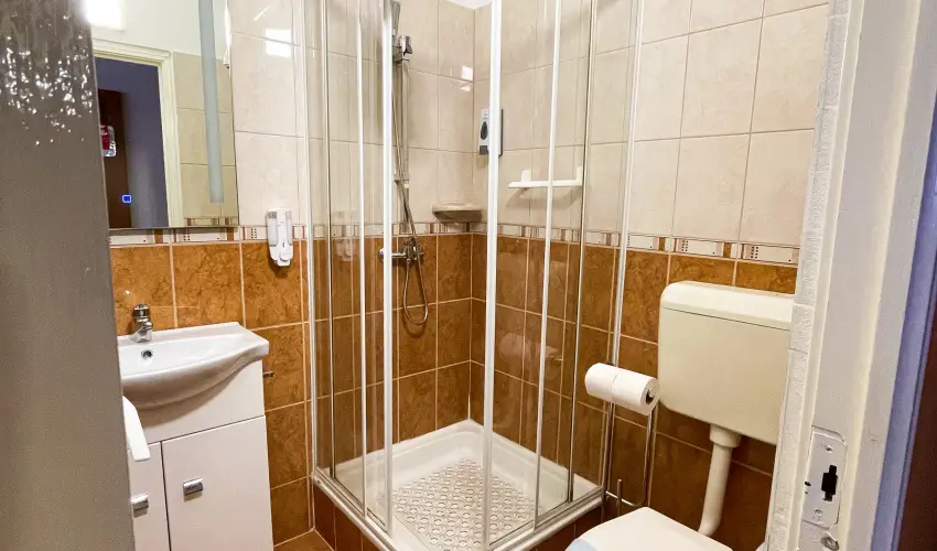 �reg-t� Hotel Tata - M�rcius 15. 