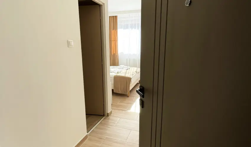 �reg-t� Hotel Tata - M�rcius 15. 