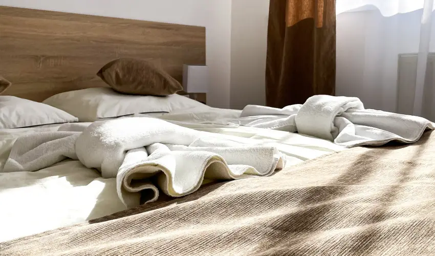�reg-t� Hotel Tata - M�rcius 15. 