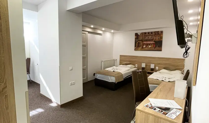 �reg-t� Hotel Tata - M�rcius 15. 