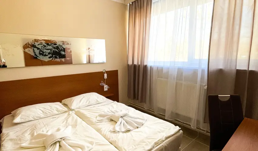 �reg-t� Hotel Tata - M�rcius 15. 
