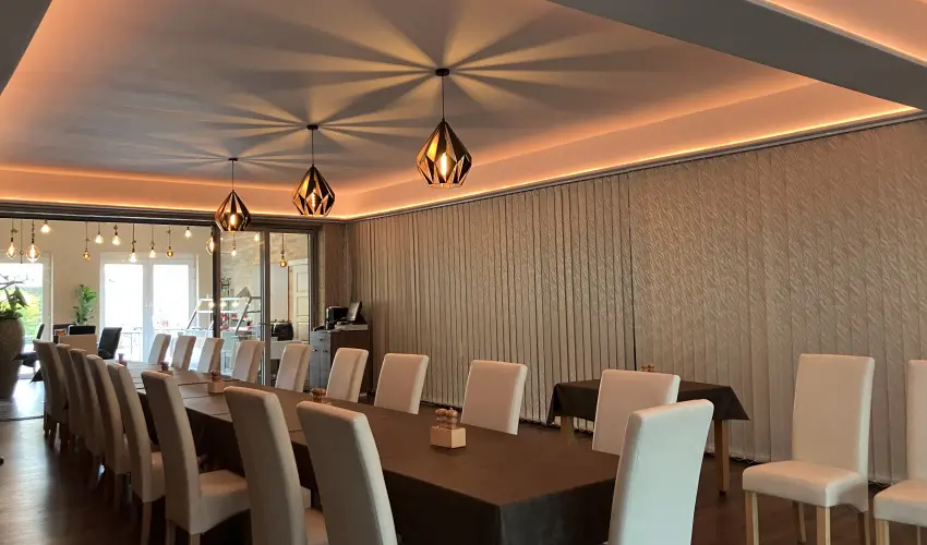 �reg-t� Hotel Tata - M�rcius 15. 