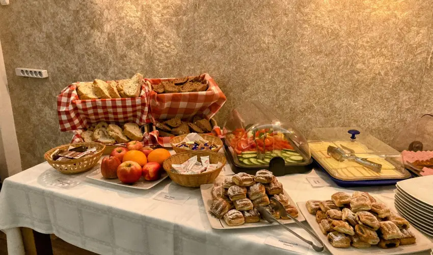 �reg-t� Hotel Tata - M�rcius 15. 