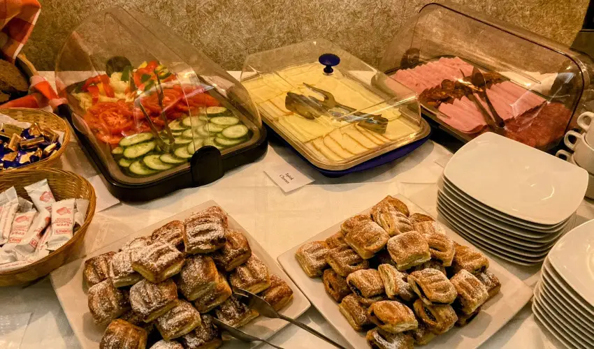 �reg-t� Hotel Tata - M�rcius 15. 