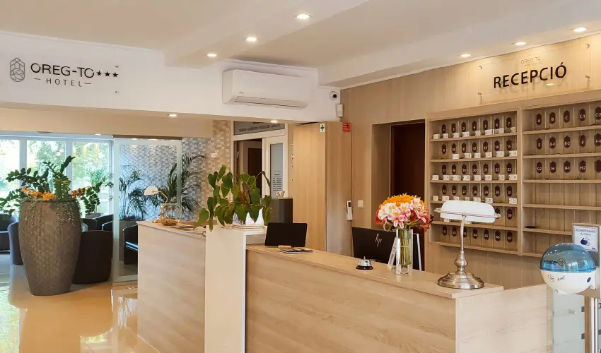 �reg-t� Hotel Tata - M�rcius 15. 