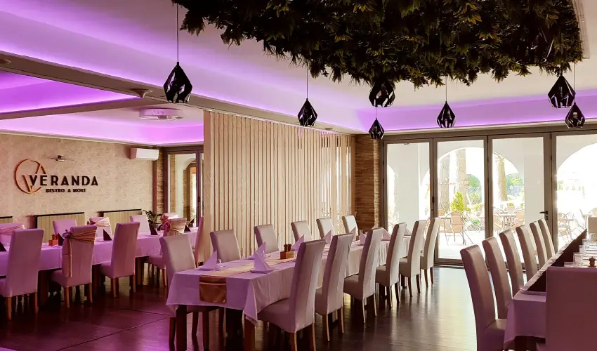 �reg-t� Hotel Tata - M�rcius 15. 