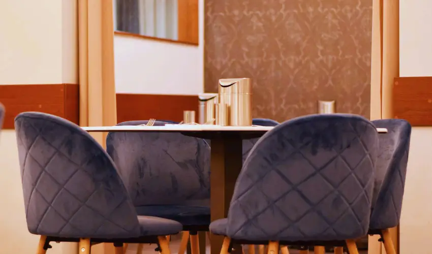 Palatinus Hotel Sopron - M�rcius 15.  (min. 3 �j)