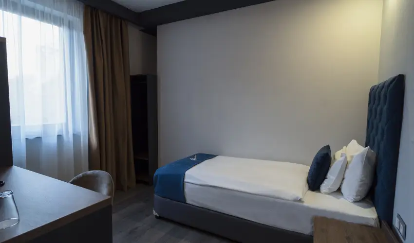 Palatinus Hotel Sopron - M�rcius 15.  (min. 3 �j)