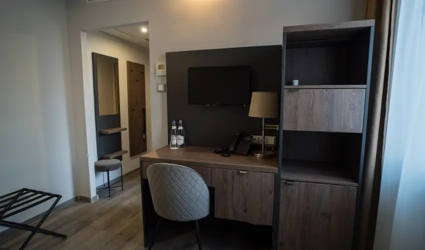 Palatinus Hotel Sopron - M�rcius 15.  (min. 3 �j)