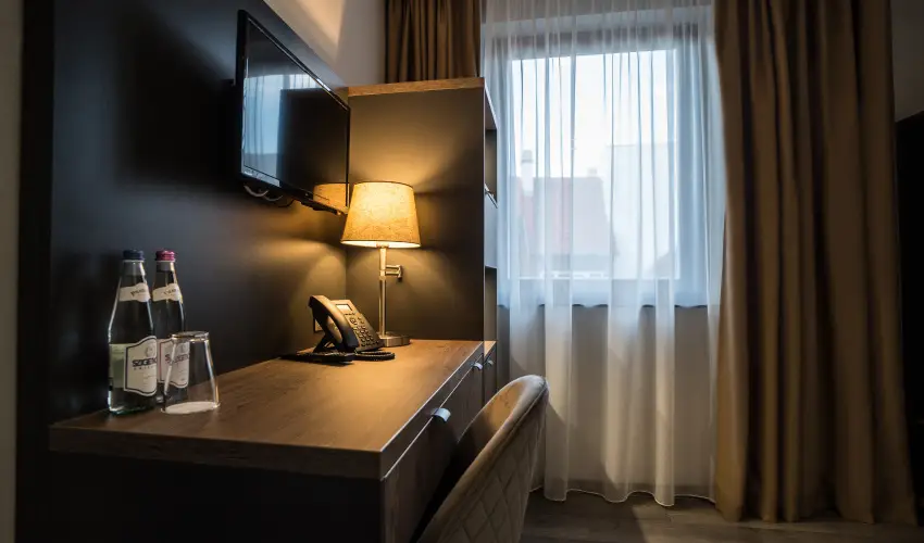 Palatinus Hotel Sopron - M�rcius 15.  (min. 3 �j)