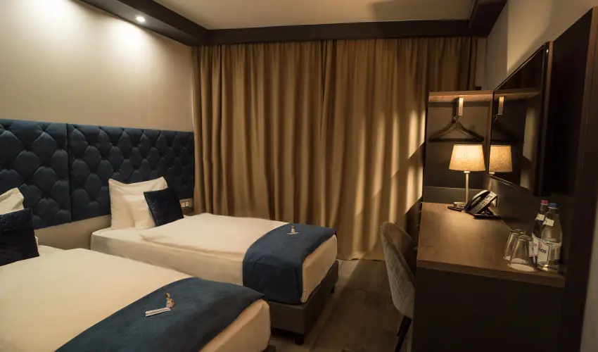 Palatinus Hotel Sopron - M�rcius 15.  (min. 3 �j)