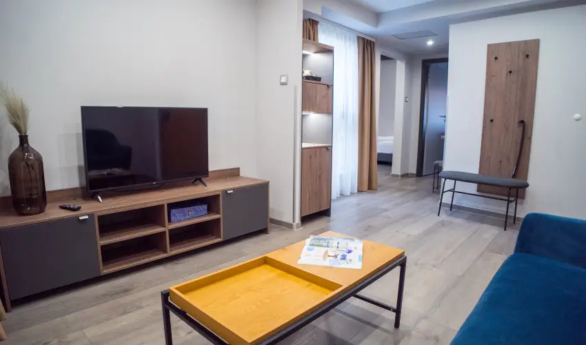 Palatinus Hotel Sopron - M�rcius 15.  (min. 3 �j)
