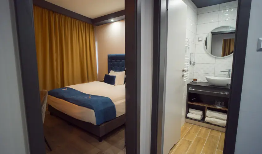 Palatinus Hotel Sopron - M�rcius 15.  (min. 3 �j)
