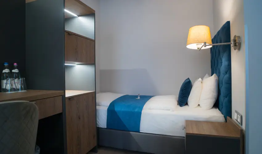 Palatinus Hotel Sopron - M�rcius 15.  (min. 3 �j)
