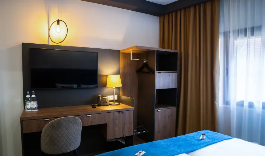 Palatinus Hotel Sopron - M�rcius 15.  (min. 3 �j)