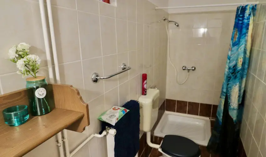 Pal�cliget Vend�gh�z K�tbodony - M�rcius 15. - teljes el�refizet�ssel (min. 2 �j)