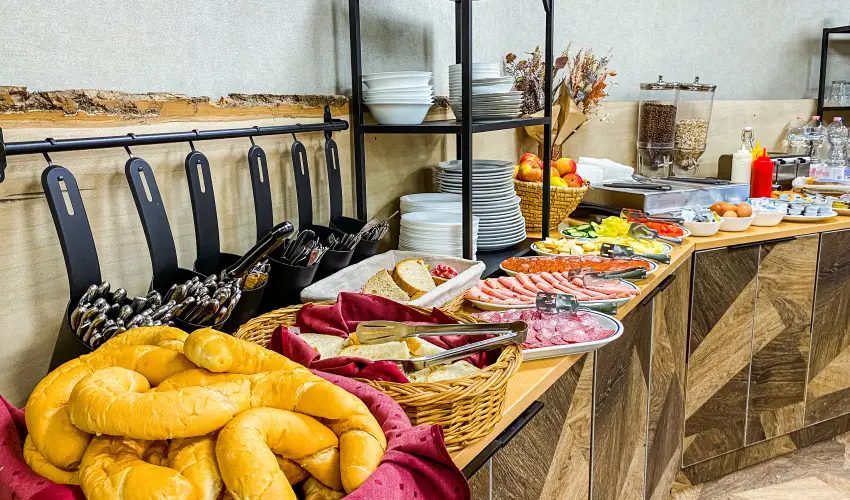 Park Hotel S�st� Ny�regyh�za - M�rcius 15. - teljes el�refizet�ssel