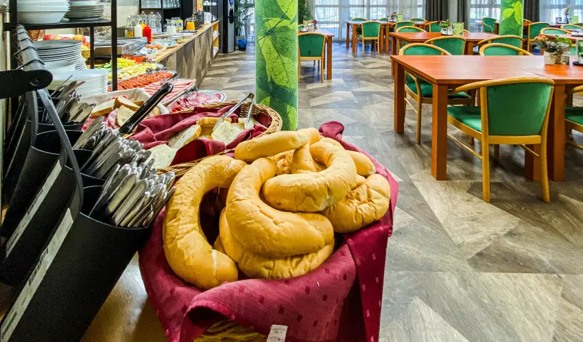 Park Hotel S�st� Ny�regyh�za - M�rcius 15. - teljes el�refizet�ssel