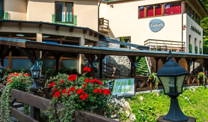 Patak Park Hotel Visegr�d - M�rcius 15. 