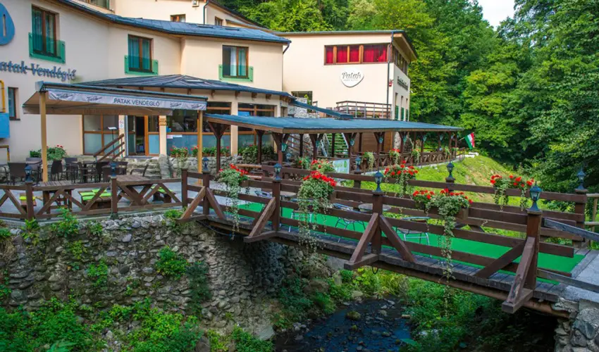 Patak Park Hotel Visegr�d - M�rcius 15. 