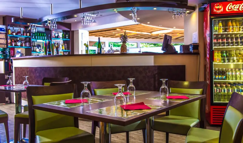 Patak Park Hotel Visegr�d - M�rcius 15. 