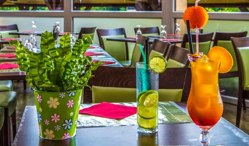Patak Park Hotel Visegr�d - M�rcius 15. 
