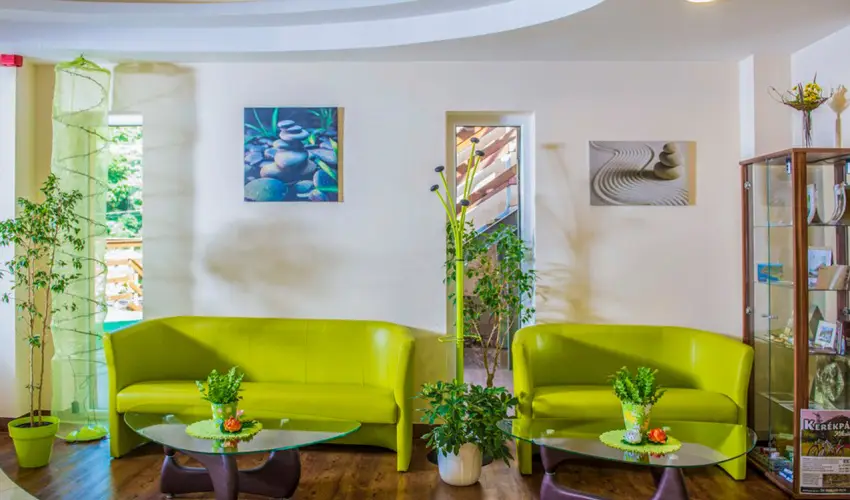 Patak Park Hotel Visegr�d - M�rcius 15. 